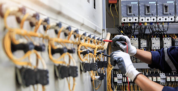 Professional Electrician technician working in Cambridge, NE
